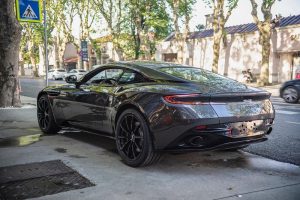 Aston Martin DB11 V12 AMR