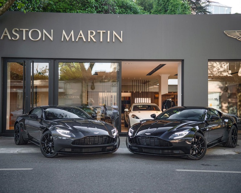 Aston Martin DB11 V12 AMR