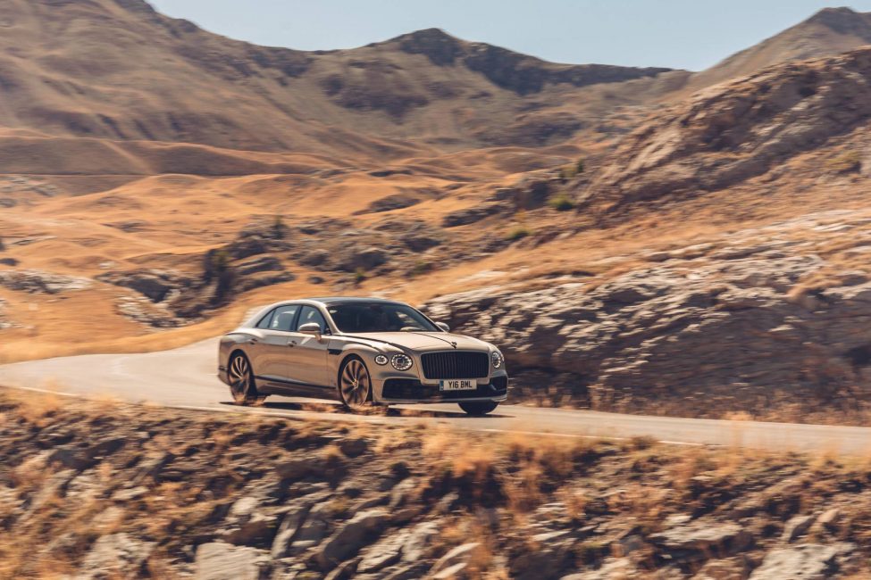 Bentley Flying Spur Blackline Tanıtıldı.