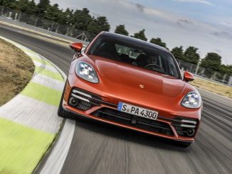 Porsche Panamera yenilendi.