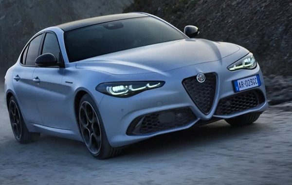 2023 Alfa Romeo Giulia Yeni.